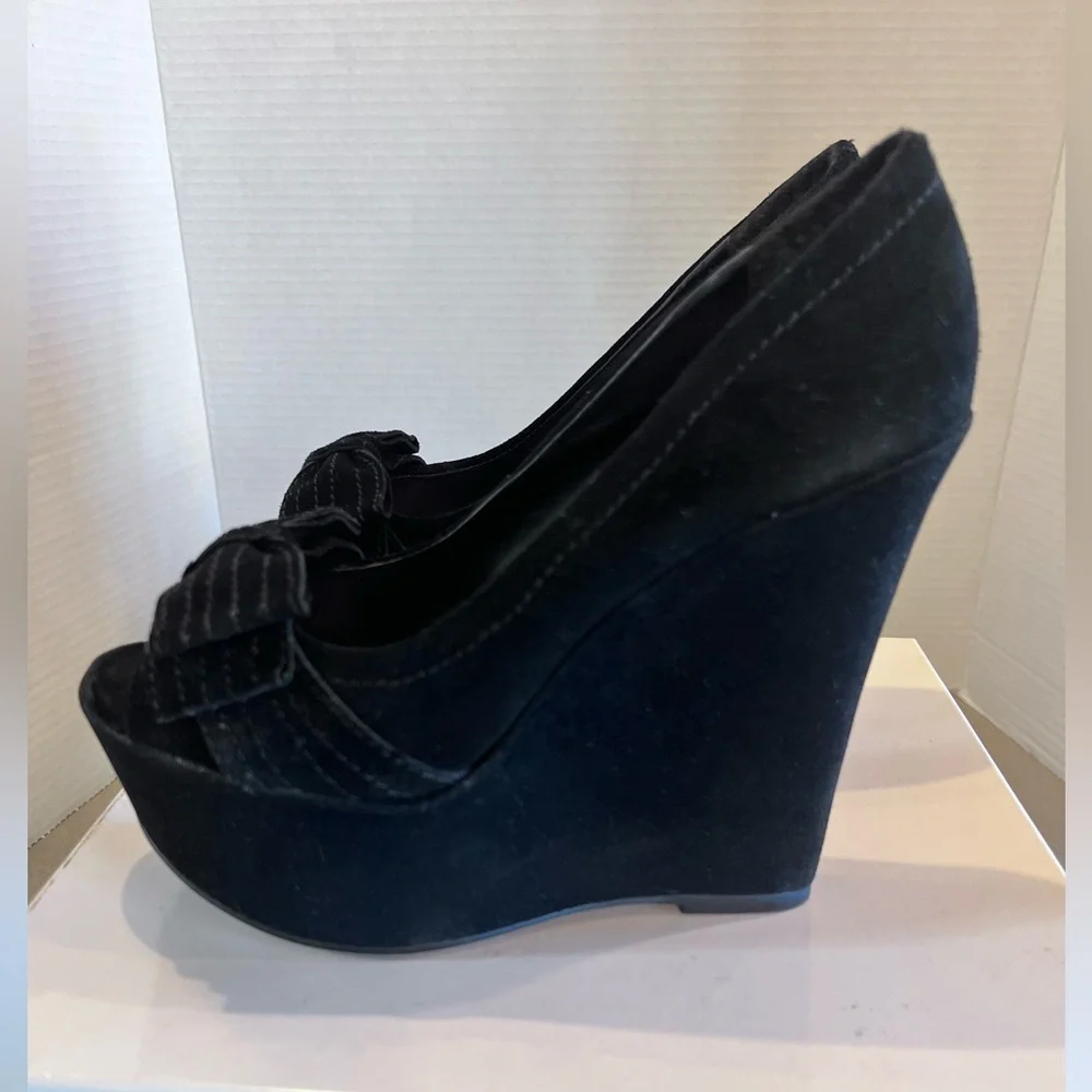 Steve Madden Black Suede Bow Detail Platform Wedges closer to Size 7